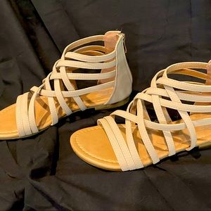 Womens Gladiator Sandals size 7 1/2. Great condition only wore 2 times